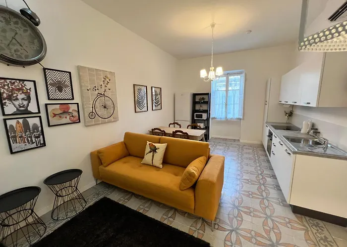 Stylish Boutique Duplex Apartment Home - Orange - 2 Double Bedrooms