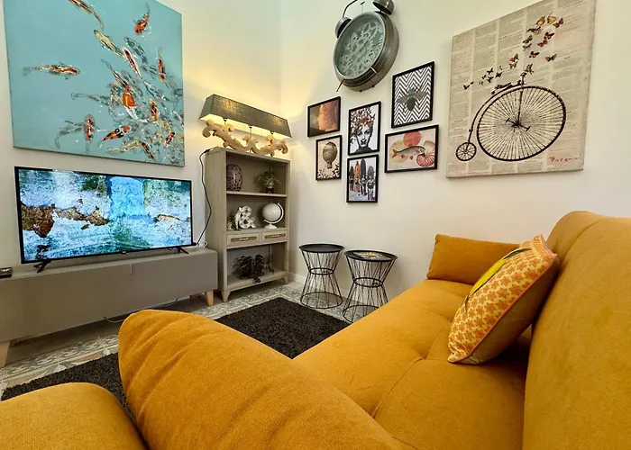Stylish Boutique Duplex Apartment Home - Orange - 2 Double Bedrooms