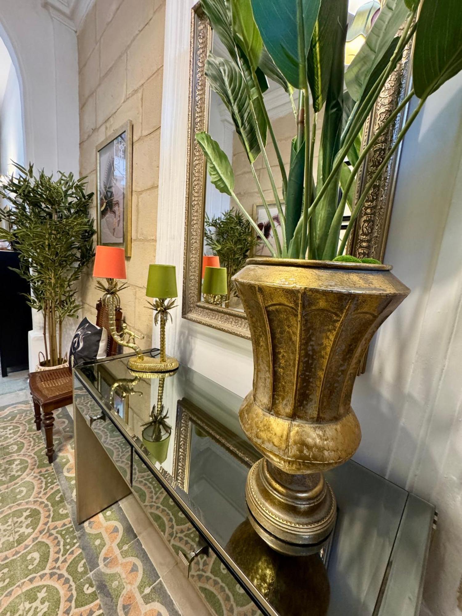 Stylish Boutique Duplex - Orange - 2 Double Bedrooms *