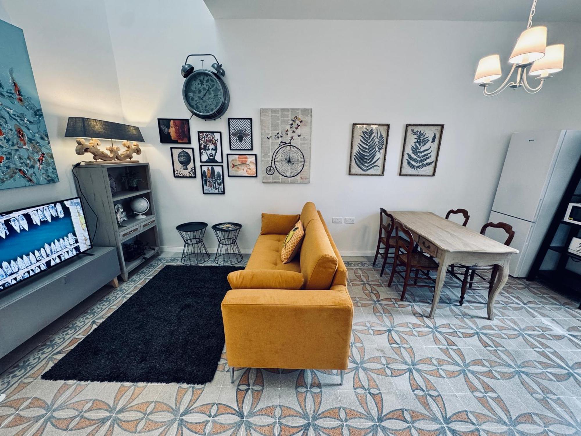Stylish Boutique Duplex - Orange - 2 Double Bedrooms Appartement *