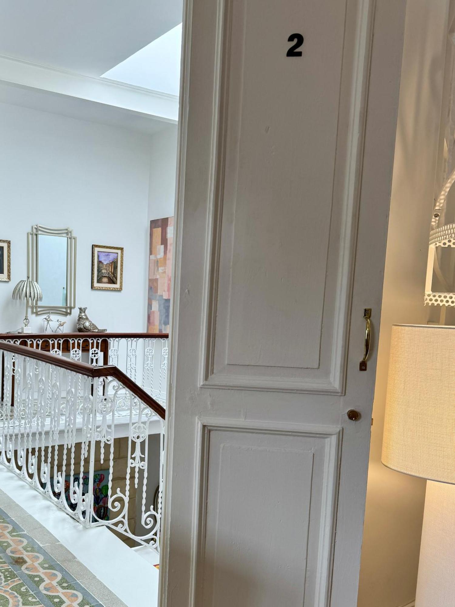 Stylish Boutique Duplex - Orange - 2 Double Bedrooms Hamrun
