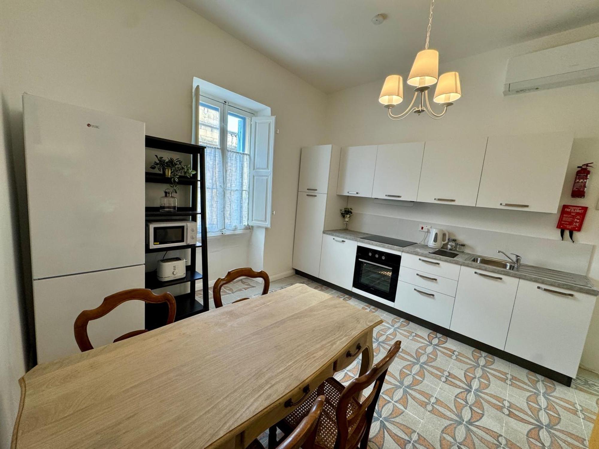 Stylish Boutique Duplex - Orange - 2 Double Bedrooms * Hamrun