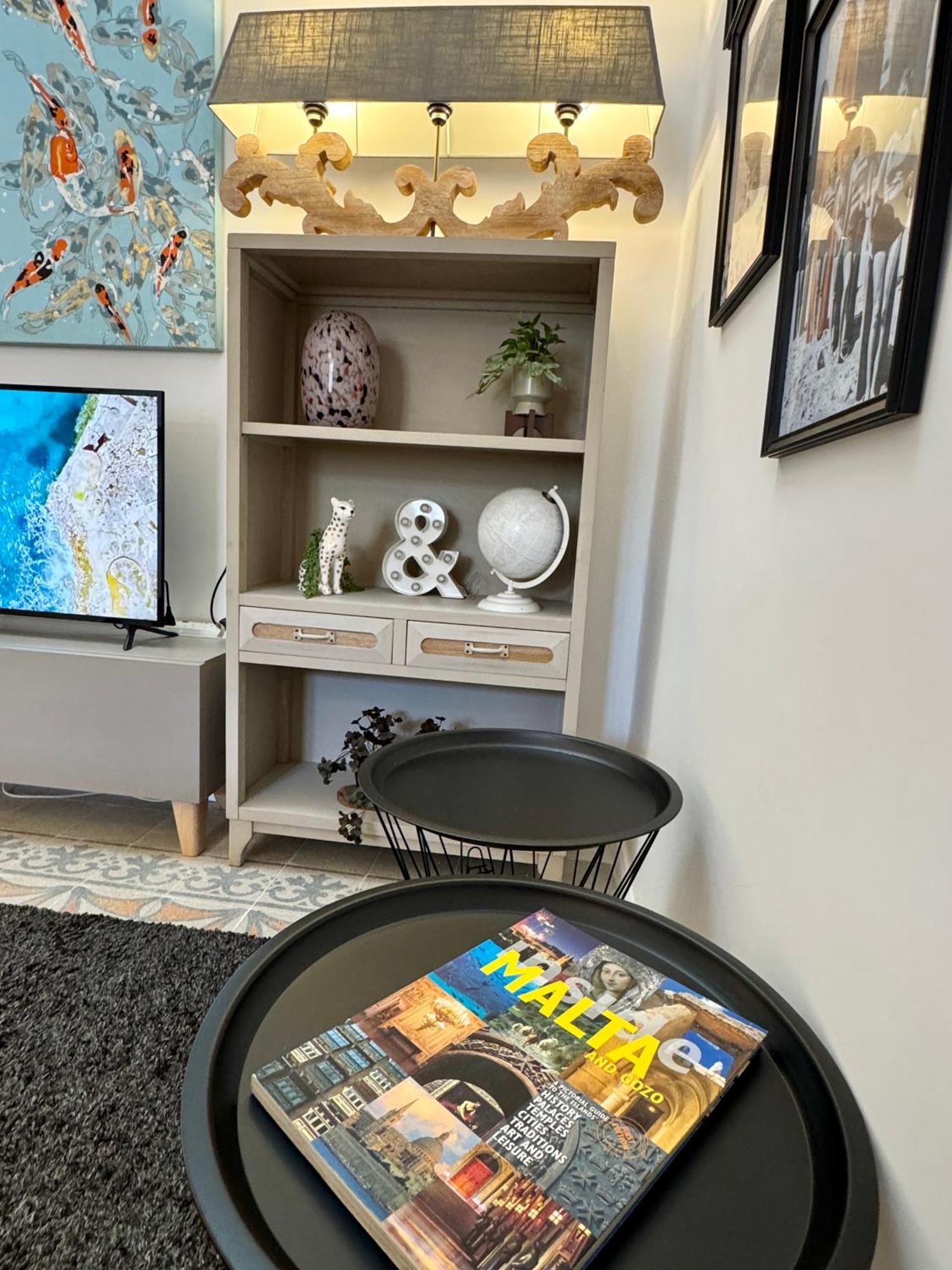 Stylish Boutique Duplex - Orange - 2 Double Bedrooms Hamrun