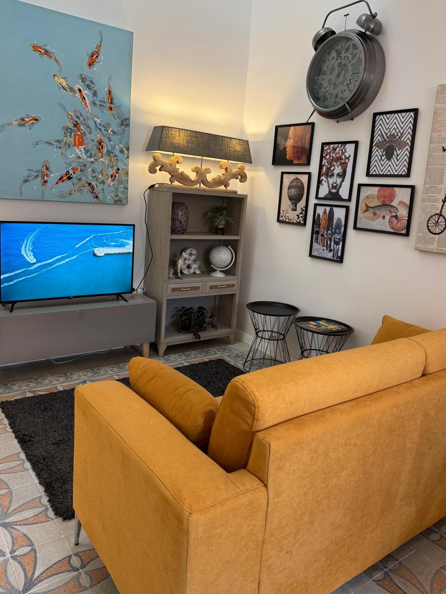 Stylish Boutique Duplex - Orange - 2 Double Bedrooms * Hamrun