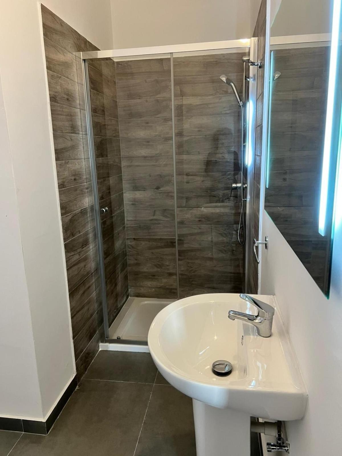 Stylish Boutique Duplex - Orange - 2 Double Bedrooms Hamrun
